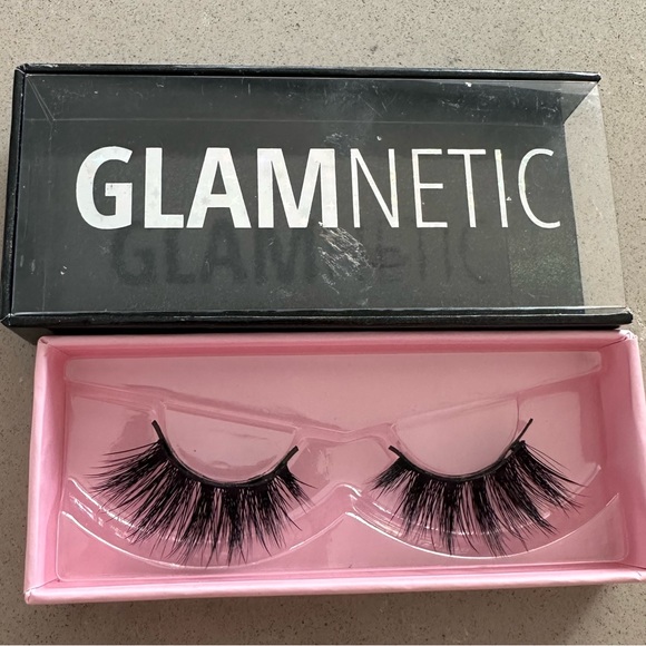 BOMBSHELL Glamnetic Lashes - Picture 2 of 4